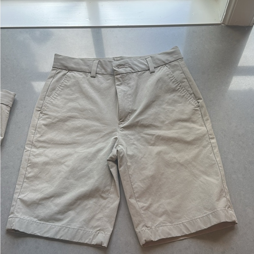 Vineyard Vines Performance khaki boys shorts